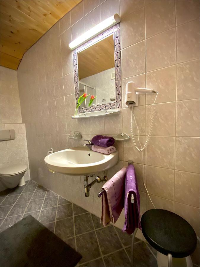 Aparts Handle Und Haus Bergblick Apartamento Pfunds Exterior foto