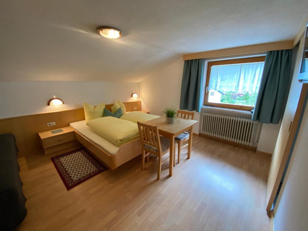 Aparts Handle Und Haus Bergblick Apartamento Pfunds Exterior foto