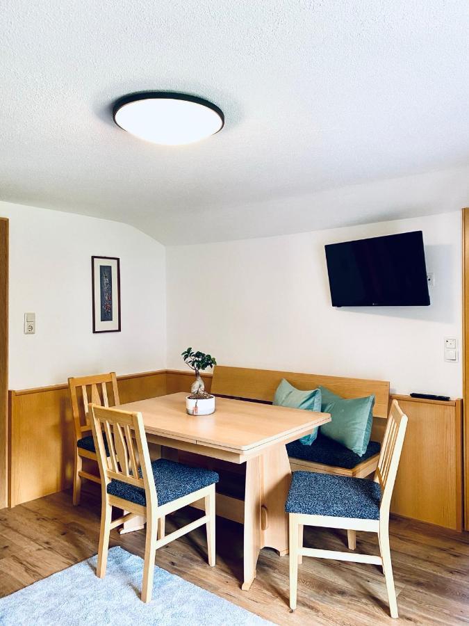Aparts Handle Und Haus Bergblick Apartamento Pfunds Exterior foto