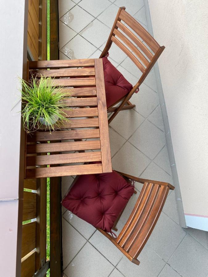 Aparts Handle Und Haus Bergblick Apartamento Pfunds Exterior foto