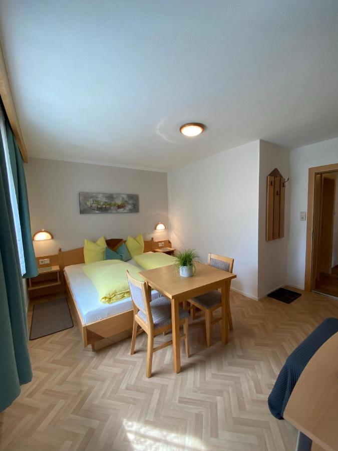 Aparts Handle Und Haus Bergblick Apartamento Pfunds Exterior foto