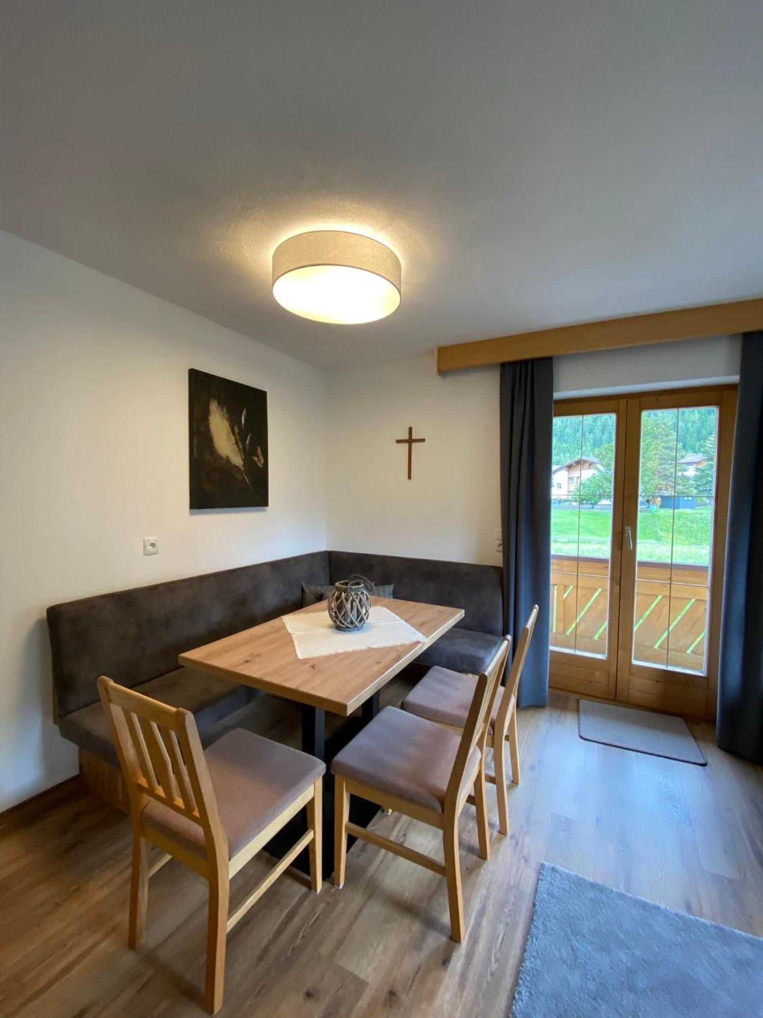 Aparts Handle Und Haus Bergblick Apartamento Pfunds Exterior foto